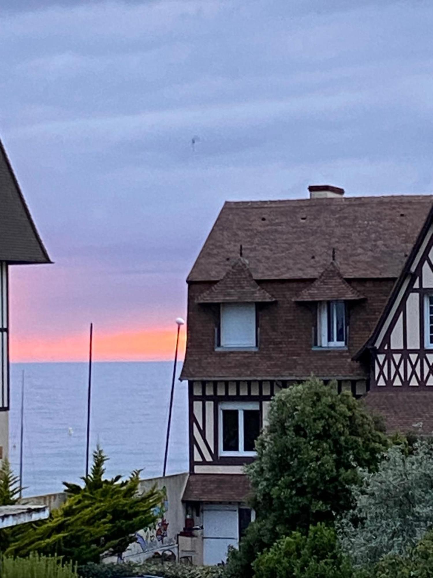 Appartement 65M2 Avec Balcon Vues Partielles Mer A 150M De La Plage Et Centre, Wifi Et Parking Prive Blonville-sur-Mer Exterior foto